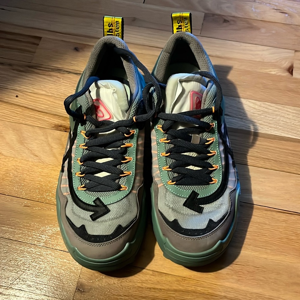Off-White Men’s Sneaker Size 10 - Like New